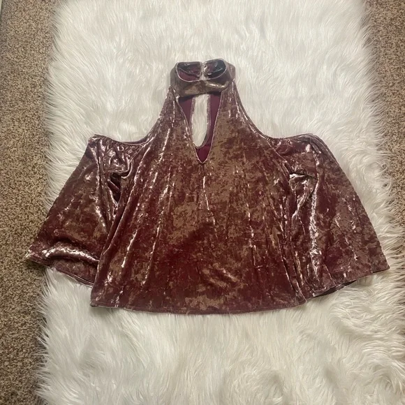 AMERICAN EAGLE PINK VELVET COLD SHOULDER TOP - Picture 2 of 9